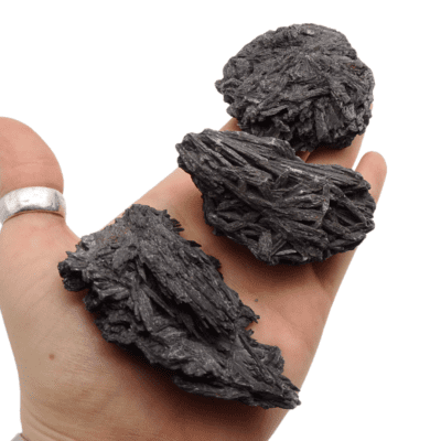 Black Kyanite Clusters x 3 (292g) - Image 4