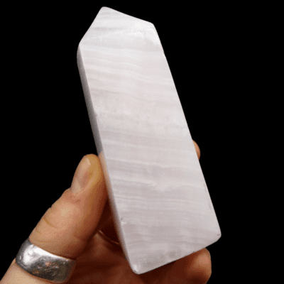 Mangano Calcite Obelisk (88mm) - Image 3